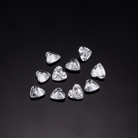 Toptan HPHT Elmas 3x3mm~5x5mm DEF VS Beyaz Kalp Şeklinde Küçük Boy Laboratuvarda Yetiştirilmiş Elmaslar