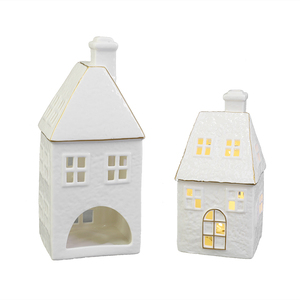 Casa navideña iluminada de porcelana blanca, diseño personalizado, para el hogar - Product Image 1