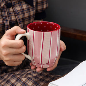 Regalo de Taza de cerámica a rayas artísticas rojas para mamá - Product Image 3
