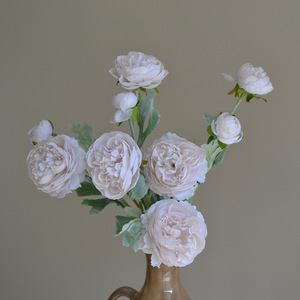 IJ035 Venta al por Mayor en China de Flores Artificiales de Peonía y Ranúnculo, 3 Cabezas de Ranúnculo de Seda Artificial para Centros de Mesa de Bodas y Hogar - Product Image 1