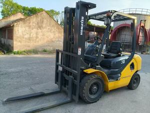 Chariot élévateur diesel Komatsu 3 tonnes d'occasion, d'origine japonaise, idéal pour la manutention quotidienne en entrepôt et usine - Offre spéciale - Product Image 3