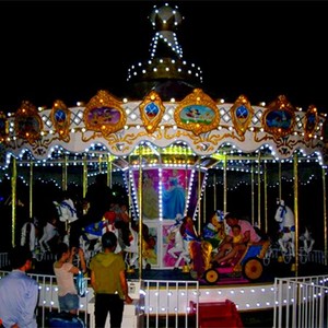 Promotion : Carrousel en fibre de verre et bois pour enfants, idéal pour les aires de jeux, parcs d'attractions, centres commerciaux et usage domestique - Product Image 3