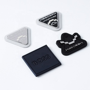 Yhg Chất Lượng Cao Dập Nổi Tùy Chỉnh Tên Thương Hiệu Thư Silicon Cao Su Kẽm Hợp Kim Brass Men Kim Loại Nhãn Tag Cho Quần Áo - Product Image 1