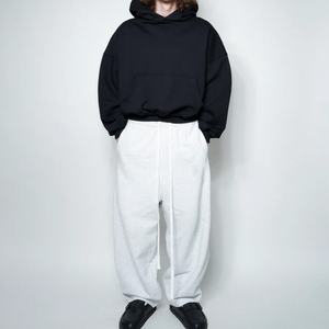 เสื้อฮู้ดดี้ทรงบ็อกซี่แบบครอป แขนเสื้อแบบแร็กแลน สีดำ ผ้าฝ้ายเฟรนช์เทอร์รี่เนื้อหนา คุณภาพสูง ดีไซน์ใหม่  สำหรับทั้งชายและหญิง  รับสกรีนโลโก้ตามสั่ง - Product Image 1