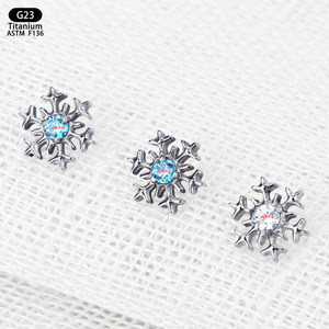Boucles d'oreilles flocon de neige en titane 6,9 mm avec zircon bleu, clous de cartilage, bijoux de piercing corporel - Product Image 2