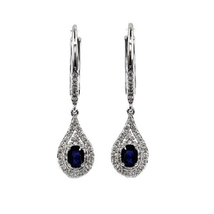 Boucles d'oreilles pendantes classiques de qualité supérieure de Hong Kong, série Love, en or blanc 18 carats, serties de diamants véritables bleus taille brillant à griffes - Product Image 1