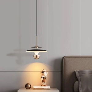 Lampe suspendue moderne minimaliste or et noir, luminaire de luxe pour chambre à coucher, chevet, ou mur de fond TV - Product Image 2
