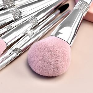 Ensemble de 11 pinceaux de maquillage de luxe en argent métallisé rose, incrustés de diamants, poils synthétiques doux de qualité supérieure, pinceaux cosmétiques pour le <span class=keywords><strong>visage</strong></span>, vente en gros - Product Image 3