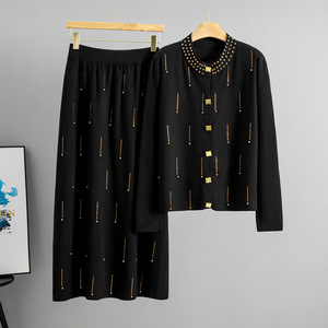 Ensemble pull tricoté pour femme avec détails en strass, cardigan beige à manches longues et jupe, nouveau style automne 2026 - Product Image 3