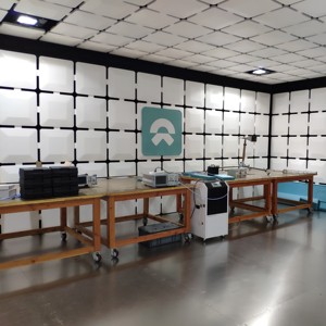 Chambre anéchoïque HUAMING conforme CISPR 25, 7Mx6Mx4M, avec plage de performance 26MHz-40GHz pour les tests EMC des composants automobiles et des véhicules électriques - Product Image 1