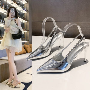 Sandales pour femmes de haute qualité, à bout pointu, fines, à talons hauts, avec décorations en chaîne et talons apparents. Tendance et sexy. - Product Image 5