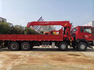 Grue montée sur camion SITRA 8x4, grue à bras télescopique hydraulique de 16 tonnes, 9 m, caisse de chargement, utilisée pour le levage et le transport d'objets lourds - Product Image 4