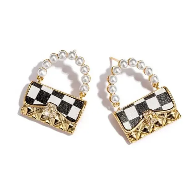 Popular brand gold metal rhinestone pearl earrings Designer fashion jewelry cc women 2023