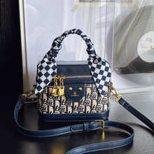 Sac seau pour femme modèle 2026 en PU. Sac à main élégant et luxueux. Fabriqué en matériau PU. - Product Image 2