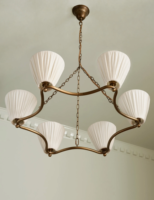 Lustre suspendu en laiton antique à 6 lumières avec abat-jour en tissu plissé blanc
