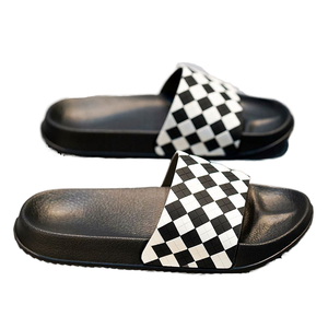 Sandalias de PVC con Diseño a Cuadros, Suela Antideslizante de EVA, Pantuflas de Verano para Interiores y Exteriores, Diseño de Punta Abierta - Product Image 1