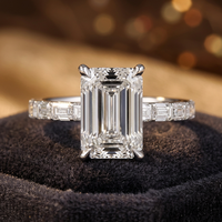 Anillo de Compromiso SHREYA DIAM con Diamante Cultivado en Laboratorio, Corte Esmeralda de 3.21 Quilates, Claridad VVS2, Certificado IGI, 2.8mm de Ancho, Bañado en Rodio