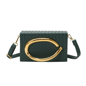 Bolso Bandolera Pequeño Cuadrado en Oferta, con Cadena Decorativa de Metal, Estructura Rígida, Textura Brillante, Estilo Urbano, Chic para el Día a Día - Product Image 1