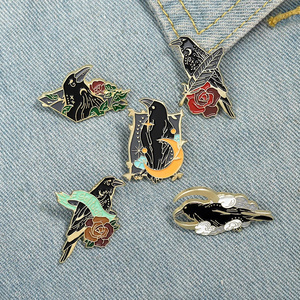 Broche de Moda, Estilo Punk Gótico, con Diseño de Cuervo, Pluma de Pájaro, Luna y Flores, para Regalo - Product Image 2