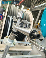 Arroseur à enrouleur à turbine hydraulique haute performance pour une distribution uniforme de l'eau, doté d'une pompe à engrenages pour télécommande