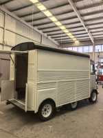 Compacte mini fiberglass fastfoodkar met luifel & displayrek, lichtgewicht aanhanger voor snoep- en streetfoodverkoop