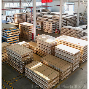 Tôle d'aluminium 1060 de l'industrie aluminiumière Minglufa, épaisseur 0,5 mm-100 mm, surface polie, usage polyvalent - Product Image 1