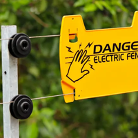 Hoogspanningsalarmapparatuur zonne-energie afrastering beveiligingssysteem elektrisch 358 anti-klimhek energiehek voor tuinhuis