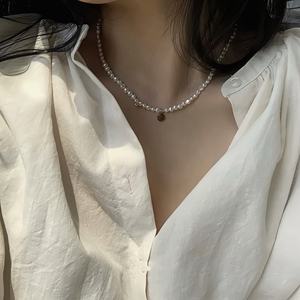 Collar Wenchi Fu Pai de Perlas Barrocas Naturales con Baño de Oro de 14k y Plata Triturada, Modelo 17208 - Product Image 3