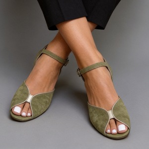 Sandales plates rétro OEM ODM en gros pour femmes, à bride cheville et boucle, sexy, souples, tendance, décontractées, en daim, pour l'été, ouvertes, pour la marche - Product Image 1