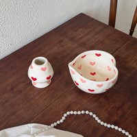 Ensemble de Chawan en Céramique Mignon pour Matcha, Peint à la Main avec Motif Cœur et Nœud, Bol à Matcha avec Bec Verseur et Support pour Fouet à Matcha