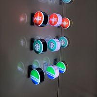 Tendencia 2025 Nueva pegatina de nevera de plástico ABS magnético LED impresa UV ecológica 4x4cm para regalos corporativos de negocios promocionales