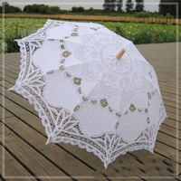 Parapluie vintage en dentelle avec manche en bois, broderie de Battenburg, impression numérique, ivoire, accessoire de mariage moderne