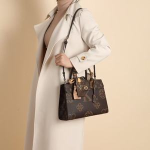 Borsa a Tracolla da Donna 2026 Nuova Grande Capacità in Pelle Goffrata di Alta Qualità con Chiusura a Cerniera e Motivo a Lettere alla Moda - Product Image 3