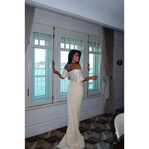 ชุดราตรีทรงเอไลน์หรูหรา สีเบจ ไซส์ XS แบบเอ็มไพร์ แต่งระบายเป็นชั้นๆ ประดับด้วยคริสตัล ไข่มุก กลิตเตอร์ ดอกไม้ ยาวลากพื้น - Product Image 1