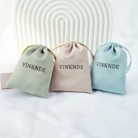 Sac à cordon avec ruban noir 7*9cm, design moderne léger pour la présentation de bijoux de luxe, le rangement de cosmétiques et les voyages
