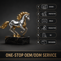 Trophée équestre personnalisé bicolore avec cheval argenté, crinière dorée et base en marbre