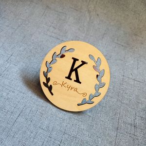 Aimant de réfrigérateur en <span class=keywords><strong>bois</strong></span> gravé sur mesure ouvre-bouteille cadeau de mariage personnalisé pour les invités pour les rassemblements de cuisine et les fêtes - Product Image 5