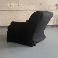 Fauteuil d'appoint en tissu avec jupe en tissu, assise profonde et tissu foncé, structure en chêne massif, design moderne pour chambre et appartement