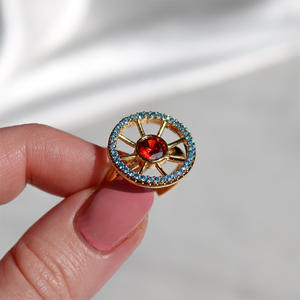 Anillo Ajustable Abierto de Aleación con Incrustaciones de Diamantes y Rubíes, Estilo Lujo Ligero, Sencillo y Romántico, Regalo para Mujer - Product Image 3