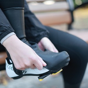 <span class=keywords><strong>Couvre</strong></span>-<span class=keywords><strong>chaussures</strong></span> de vélo de route en silicone - Coupe-vent, imperméables, protection thermique, faciles à nettoyer - Product Image 4