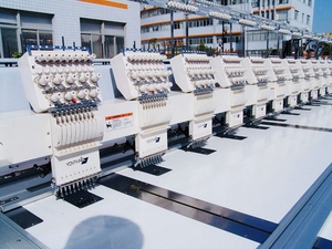 Yonthin mini ordinateur informatisé 12 têtes et 4 têtes prix de la <span class=keywords><strong>machine</strong></span> à broder pour le kenya - Product Image 3