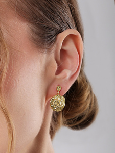 ต่างหูทรงหยดน้ำ Aurelia แบบมีพื้นผิว ต่างหูวงกลมสีทองตอกลายแบบแฮนด์เมด เครื่องประดับแฟชั่นทันสมัยสำหรับผู้หญิง - Product Image 5