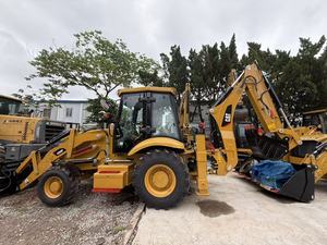 Chargeuse sur pneus Caterpillar CAT 420F jaune, pelle hydraulique, équipement de construction lourd, composants essentiels du moteur - Product Image 3