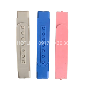 Clip de suspension en plastique en forme de U, en ABS, couleur personnalisée, logo OEM ODM, usine Vietnam - Product Image 3