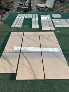 Marbre blanc Calacatta italien de haute qualité avec des veines noires - Product Image 2