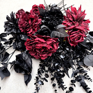 Arreglo Floral Artificial en Tonos Negro y Rojo con Eucalipto, Rosa y Peonía, Decoración para el Hogar, Halloween - Product Image 1