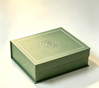 Boîte cadeau magnétique rigide de luxe personnalisée, boîte d'emballage en papier à couvercle à charnière avec gaufrage rose en relief pour bijoux, cosmétiques, cadeaux de fêtes