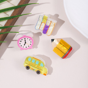 ODM/OEM Nuevo Clip Creativo para el Cabello con Diseño de Autobús Escolar y Lápiz de Cristal para la Temporada de Regreso a Clases para Mujer - Product Image 3