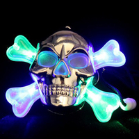 Collier LED en forme d'os pour Halloween, pendentif squelette qui brille dans le noir, décoration de fête, cadeau
