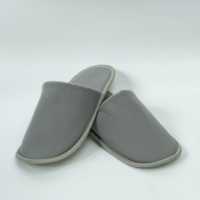 Chaussons d'hôtel jetables écologiques portables en gros, chaussons d'hôtes à bout fermé, en coton gaufré doux, en polaire, couleur personnalisée